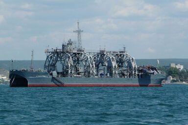 Корабель Комуна
