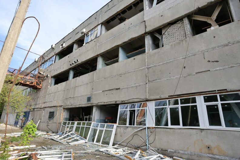 Телевежа у Харкові розламалася навпіл: наслідки російського удару по Харкову