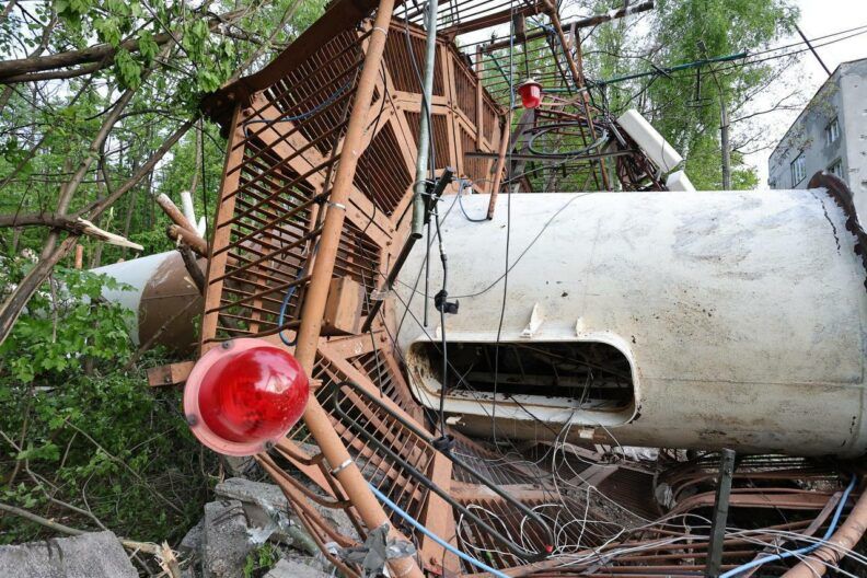 Телевежа у Харкові розламалася навпіл: наслідки російського удару по Харкову