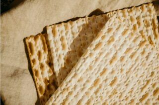 Як приготувати мацу самостійно в домашніх умовах.