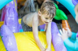 Дитина боїться води: як їй допомогти — поради психіатрині