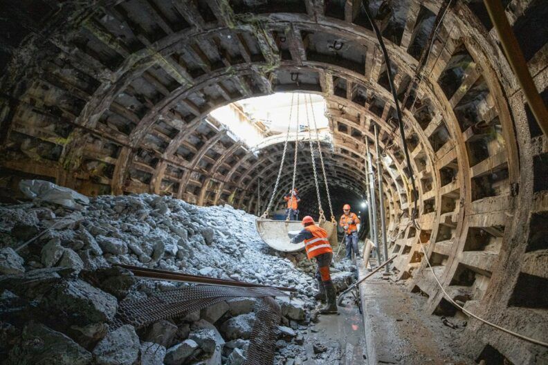 Коли відкриють метро на Виноградар — названо актуальні дати