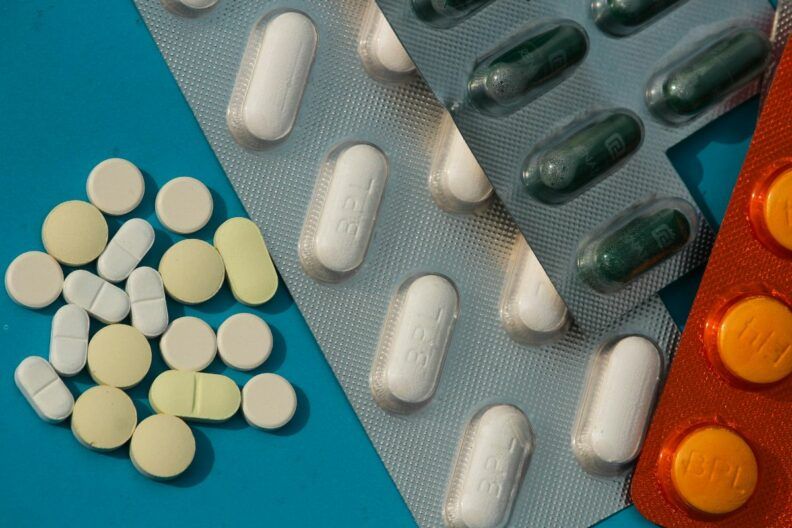 В Україні можуть скасувати онлайн-бронювання ліків — чому