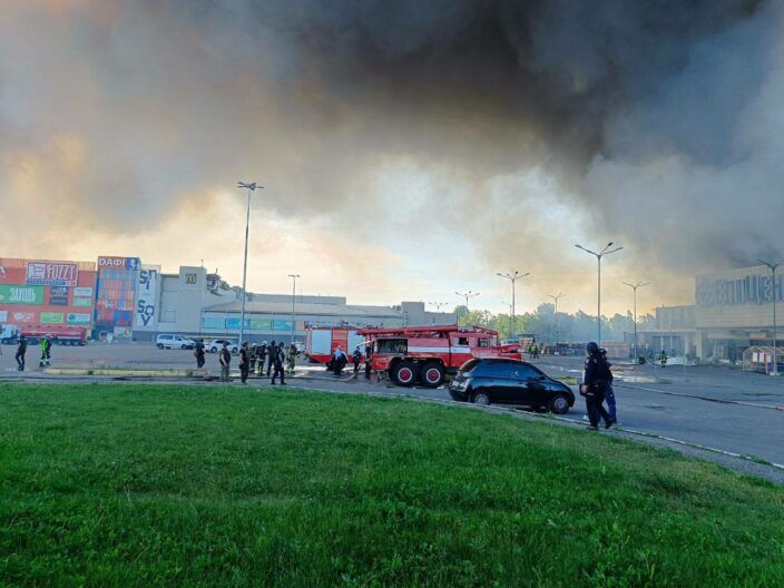 Число погибших в Эпицентре увеличилось, среди них ребенок. Россия трижды атаковала Харьков 25 мая (ОБНОВЛЕНО) Харьков Эпицентр