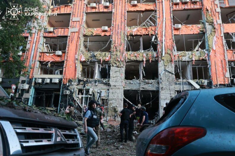 Число погибших в Эпицентре увеличилось, среди них ребенок. Россия трижды атаковала Харьков 25 мая (ОБНОВЛЕНО) Число погибших в Эпицентре увеличилось, среди них ребенок. Россия трижды атаковала Харьков 25 мая (ОБНОВЛЕНО)