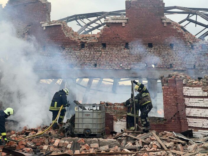 Нічний обстріл Харківщини: що відомо про вибухи та де ще атакував ворог Україну