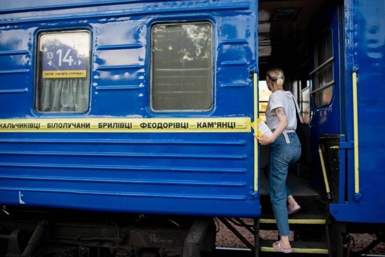 Мы не забываем о вас: Укрзалізниця запустила поезд Жовта стрічка в Донецкую область