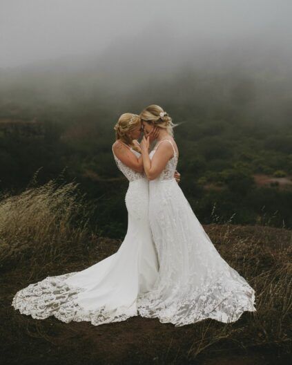 Фото к: Классические свадебные платья из полупрозрачных тканей 2024 года