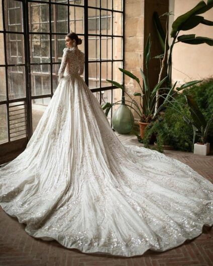 Фото к: Свадебные платья со шлейфом