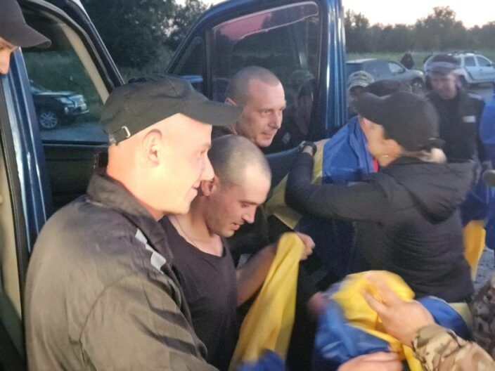 Дома — это Украина! Еще 90 украинцев вернулись из российского плена