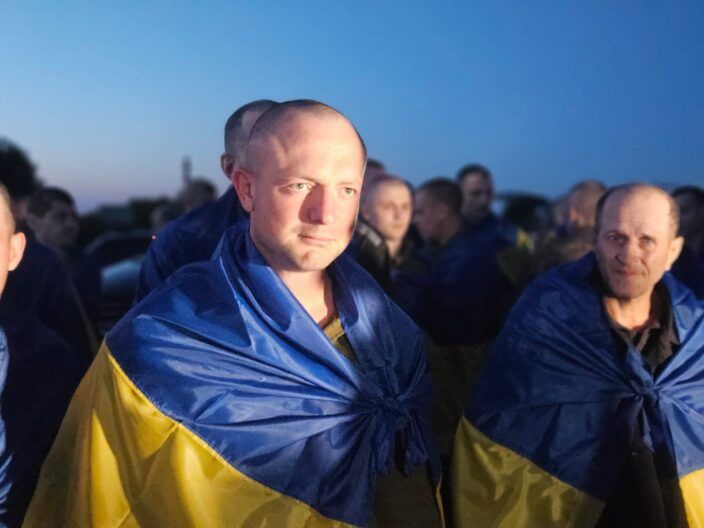 Дома — это Украина! Еще 90 украинцев вернулись из российского плена