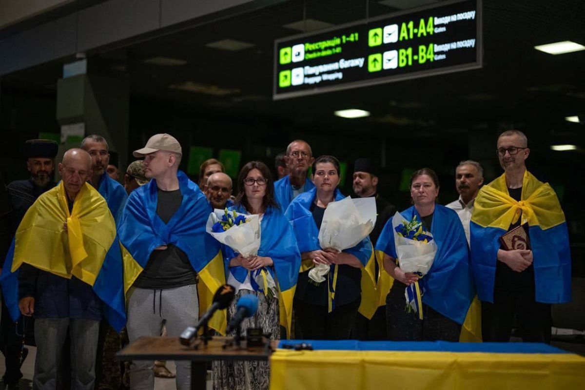 З російського полону повернули 10 цивільних українців. Серед них заступник голови Меджлісу