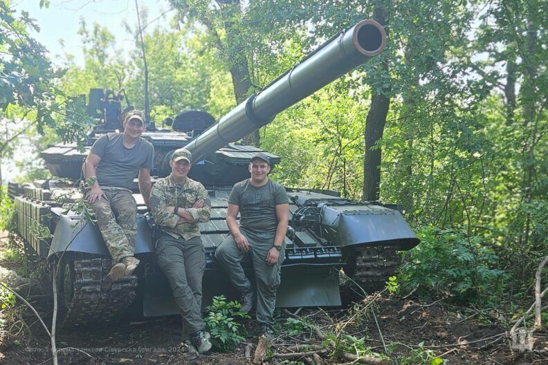 жара и военные