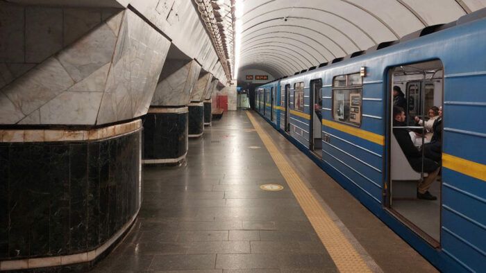 захисні екрани в метро