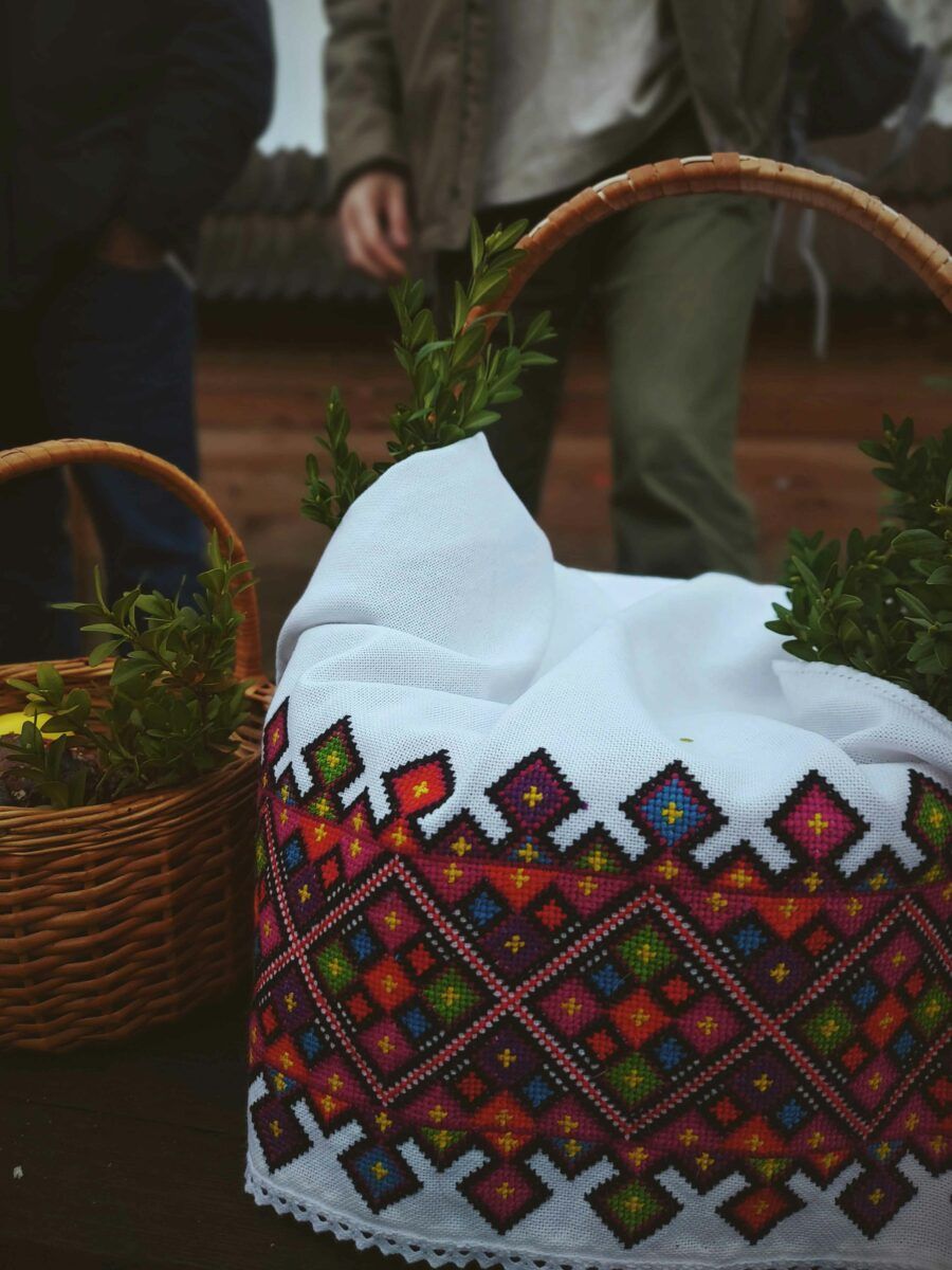 як прикрасити кошик на спаса