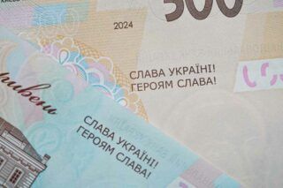 на українських банкнотах з'явиться напис слава україні