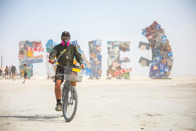 10 тонн войны: Украина презентует инсталяцию на Burning man 2024