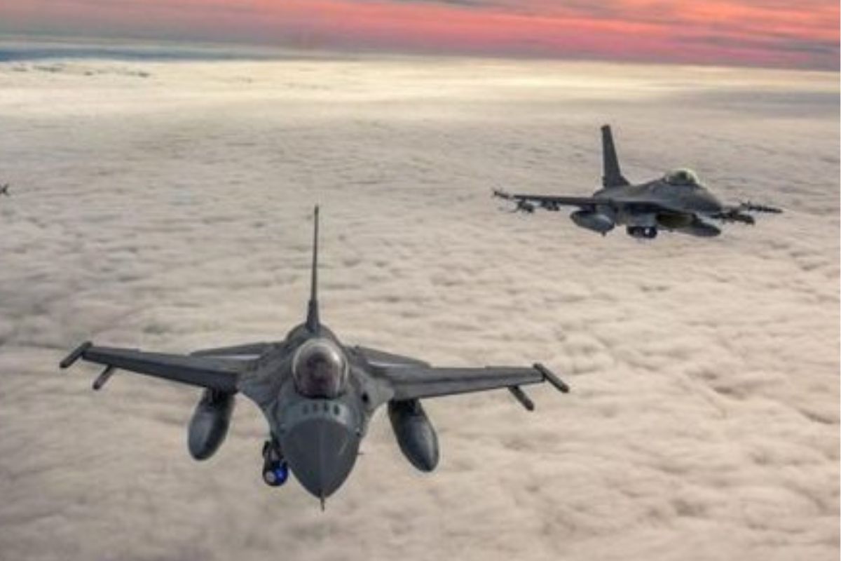 F16
