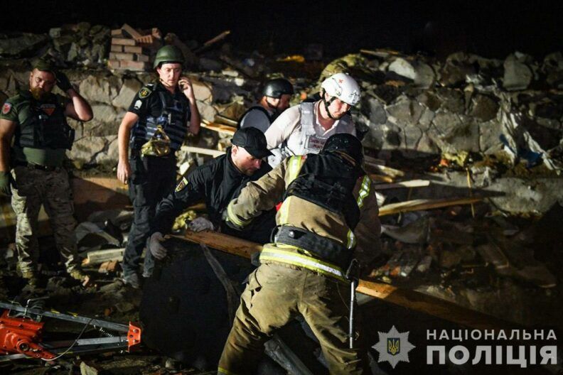 Погиб мальчик, у девочки —  45% ожогов тела. Взрывы в Запорожье и Днепре: последствия атаки