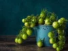 Коли немає часу на довге приготування з банками: як засолити помідори у відрі
