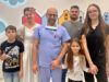 Детки не хотели прикасаться: история маленькой Вики, которую вылечили от редкого недуга