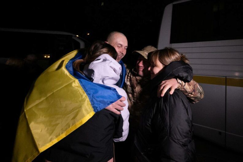 Фото к: Обмен пленными 19 октября 2024: 95 военных вернули из плена в Украину