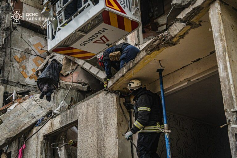 Фото 1 до: Харків після удару російського КАБу: які наслідки для мешканців багатоповерхівки