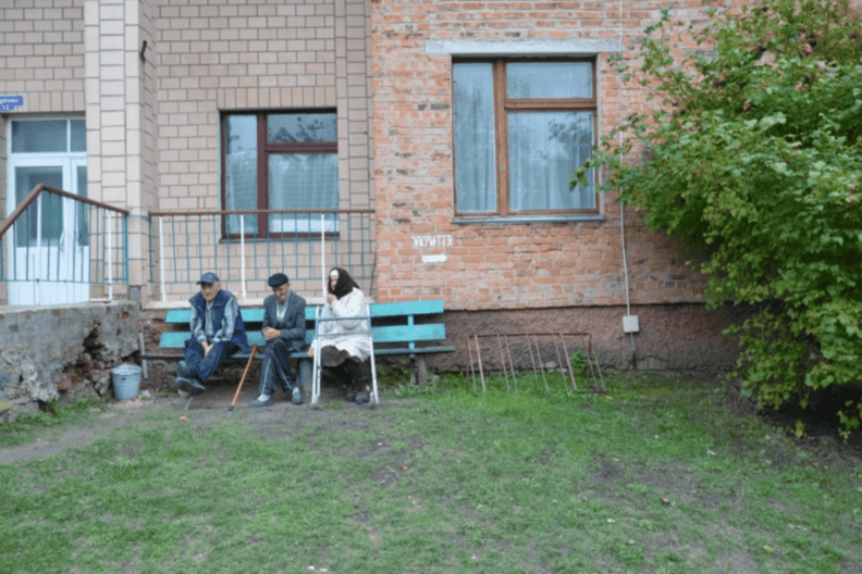 За 20 кілометрів від ворога: історії життя незламних бабусь відділення стаціонарного догляду