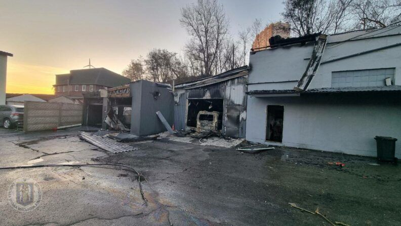Вибухи в Києві: уламки БпЛА пошкодили будинки одразу в шести районах