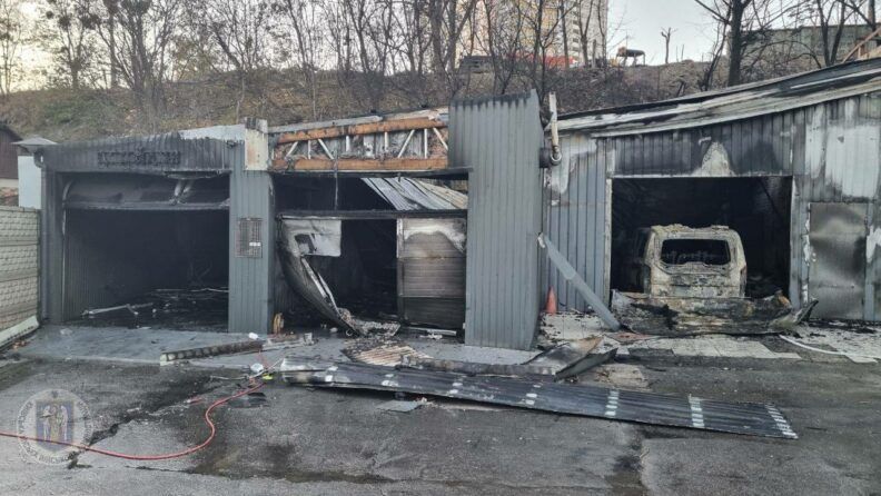 Взрывы в Киеве: обломки БПЛА повредили дома сразу в шести районах