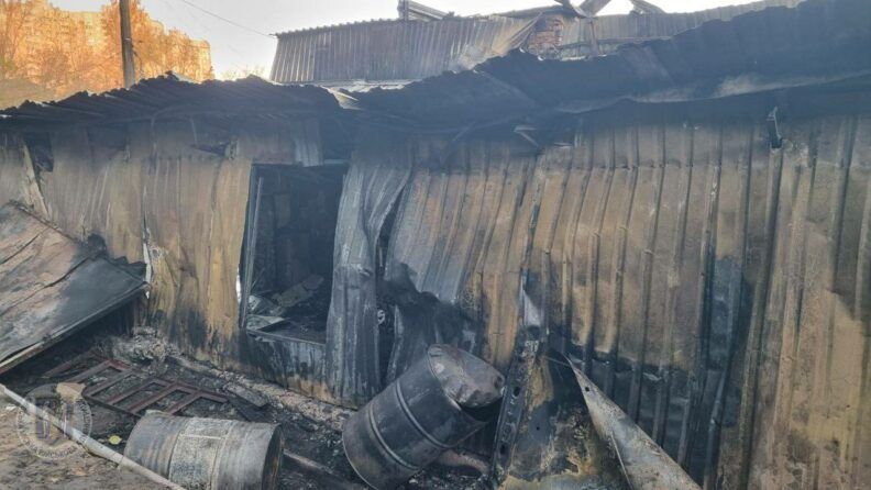 Взрывы в Киеве: обломки БПЛА повредили дома сразу в шести районах