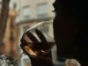 В ловушке зависимости: как украинцы в поисках утешения начали употреблять больше алкоголя