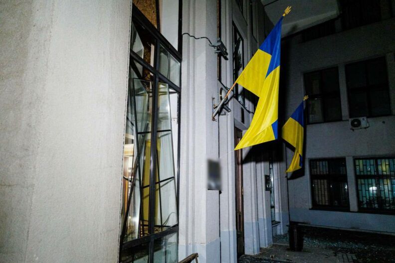Взрывы в Харькове: удар авиабомбами по Салтовке разрушил жилой дом