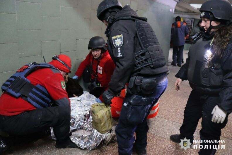 Взрывы в Харькове: удар авиабомбами по Салтовке разрушил жилой дом