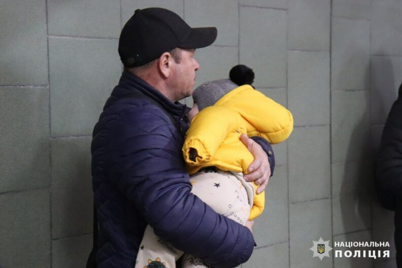 Взрывы в Харькове: удар авиабомбами по Салтовке разрушил жилой дом