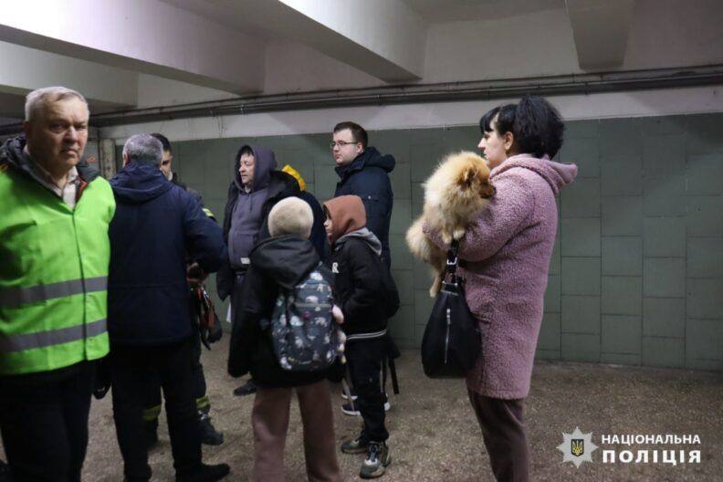 Взрывы в Харькове: удар авиабомбами по Салтовке разрушил жилой дом