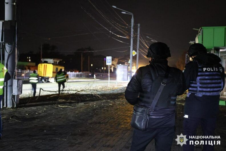 Взрывы в Харькове: удар авиабомбами по Салтовке разрушил жилой дом