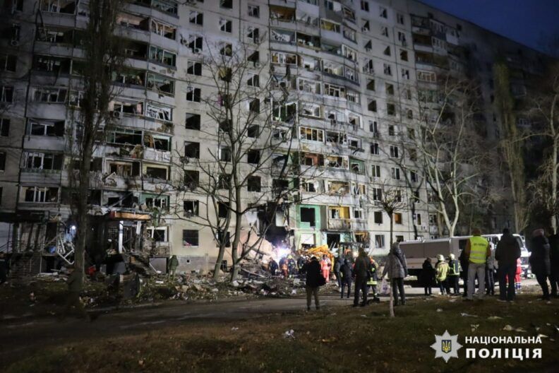 Взрывы в Харькове: удар авиабомбами по Салтовке разрушил жилой дом