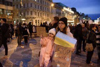 Повертайся додому: для українців за кордоном запустили чат-бот