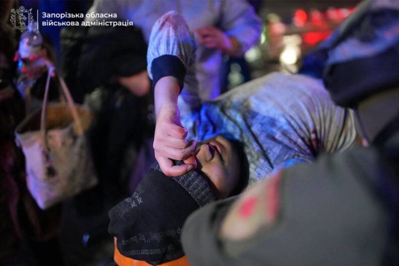 Циничный обстрел Запорожья: девять погибших и десятки пострадавших, в том числе дети