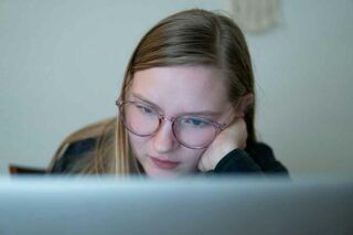 Фото до: Чи псується зір від комп'ютера та телефону — пояснюють лікарі