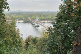 Підозри всім причетним: у Києві розслідують загибель хлопця на атракціоні над Дніпром