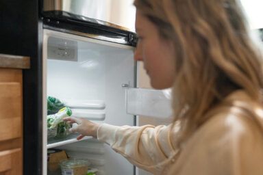 Фото к: Какие продукты не следует хранить в холодильнике, чтобы продлить их срок