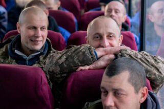 Защитники Азовстали, Змеиного, ЧАЭС: из плена вернулись более 180 военных