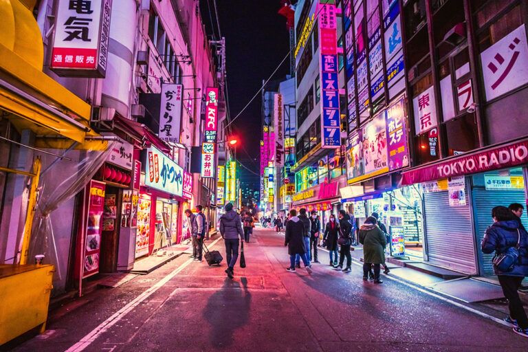 Фото к: Куда не стоит ехать в 2025 году: переполнены туристами страны и места