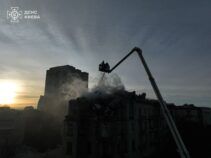 Обвал даху, є загиблі: росіяни вдарили по Києву у свято