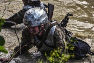 Фото к: Базовая военная подготовка и учет женщин 2025: добровольно ли