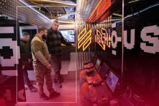 Фото до: У Києві запустили мобільну школу для навчання управлінню FPV-дронами