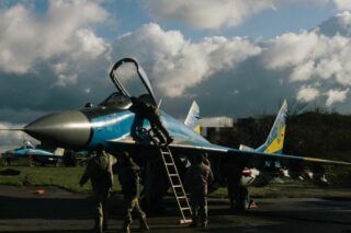 Фото к: Авиационный персонал переводят в пехоту: реакция Генштаба