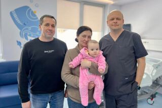 Фото к: Во Львове спасли девочку с редкой аномалией сосудов мозга
